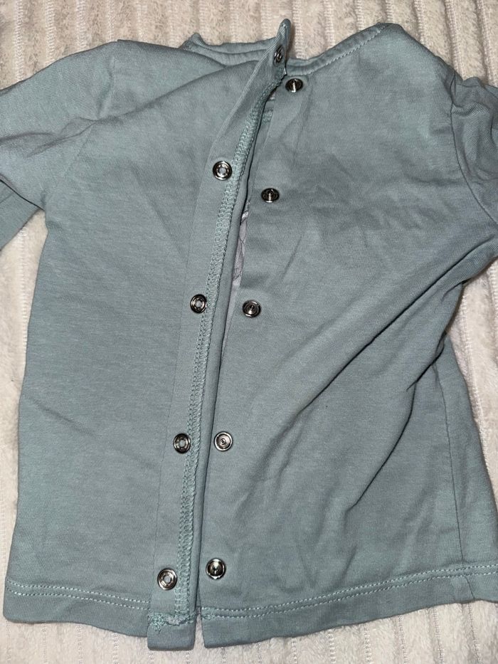 Top manche longue - licorne et fleuries - vert - Gémo - 6 mois - excellent état - photo numéro 5