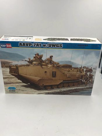 Maquette char militaire AAVP-7A1 w/UWGS Hobby boss 1/35 neuf