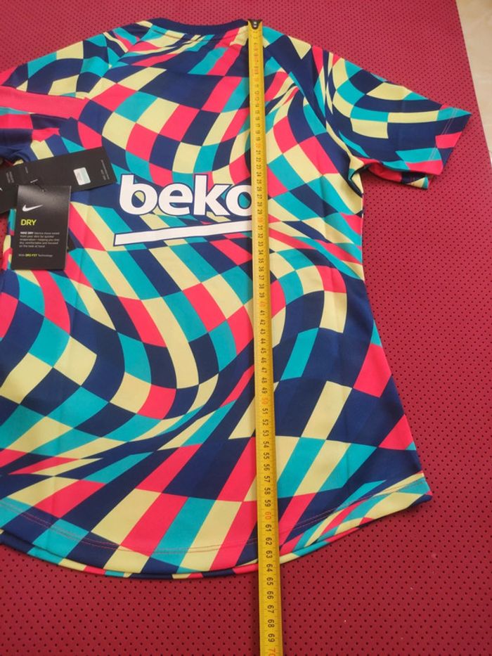 Maillot de foot FC Barcelone, Nike Authentique Officiel taille enfant fille 12/13 ans, Neuf - photo numéro 12