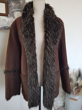 Manteau femme marron façon nubuck Polarskin T40/42, 65cm aux aisselles, 69cm de haut.