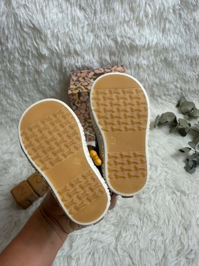 Paire de chaussures bébé stones and Bones taille 19 - photo numéro 5
