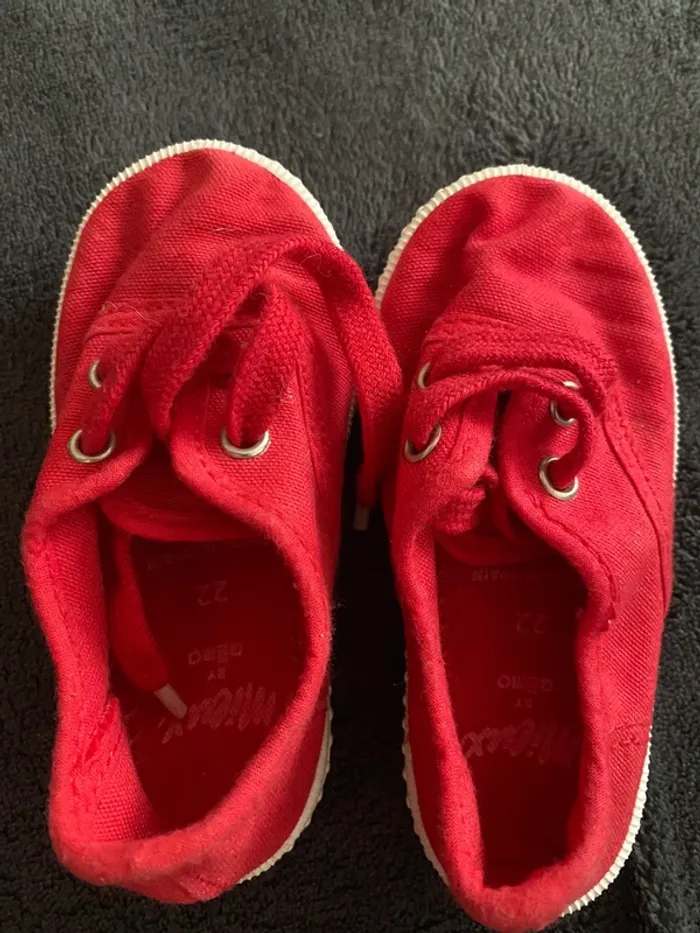 Baskets en toile taille 22 - photo numéro 2