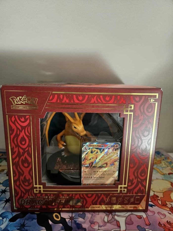 Coffret Figurine Dracaufeu Pokemon