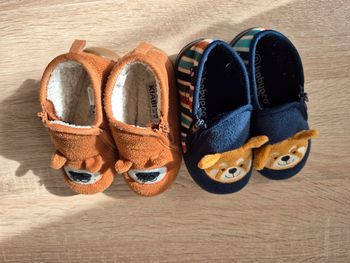 Lot pantoufles taille 23