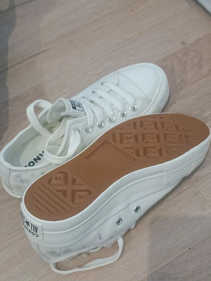 Converse Chuck Taylor All Star Lift Platform Flowers - photo numéro 6