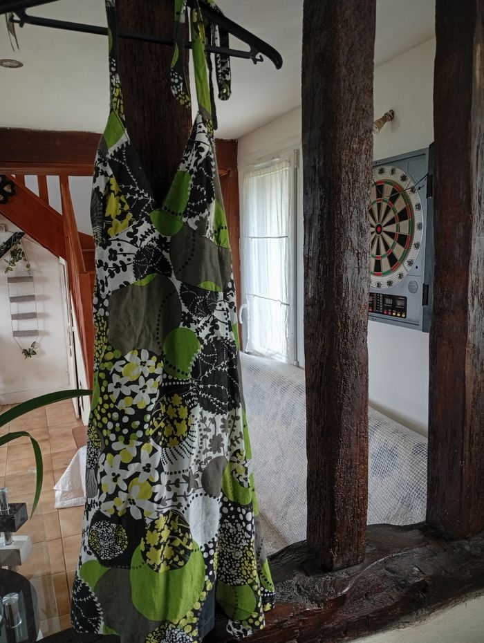 Robe courte sans manches