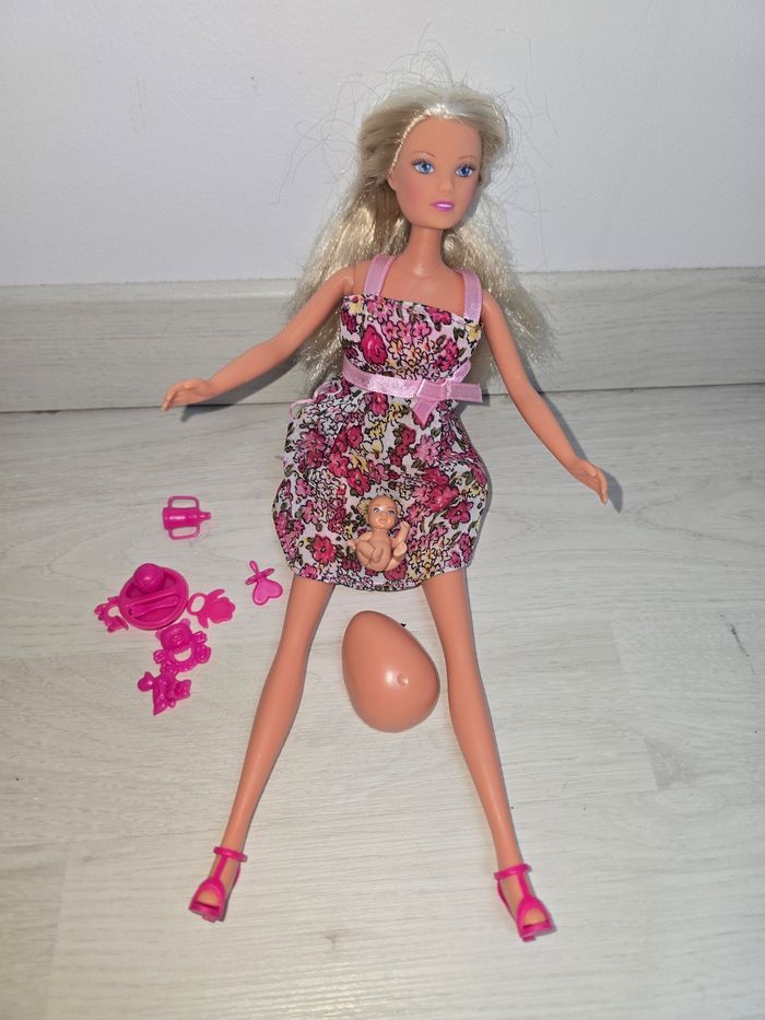 Barbie enceinte et accessoires