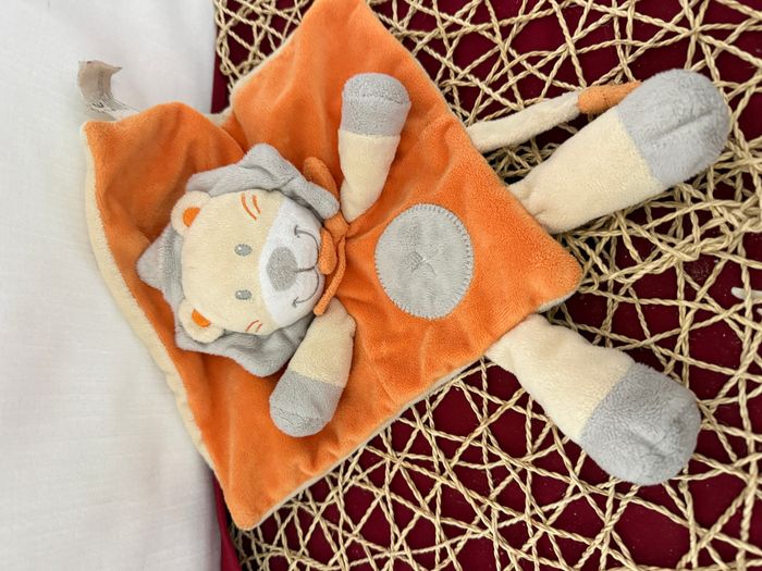 Doudou plat lion jaune orange gris NICOTOY - photo numéro 3