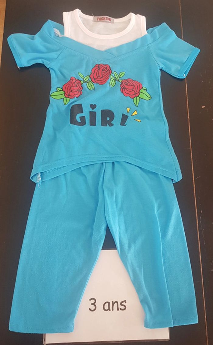 Ensemble t-shirt et pantacourt 3 ans