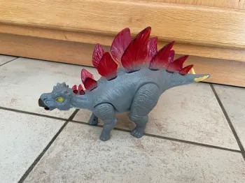 Dinosaure son et mouvement Zuru (piles à changer)