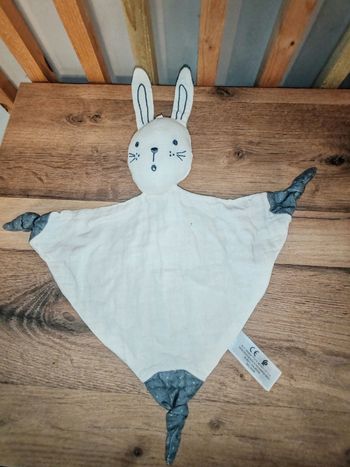 Lapin triangle simba toy blanc et gris