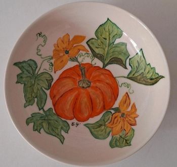 Assiette creuse peinte et signée