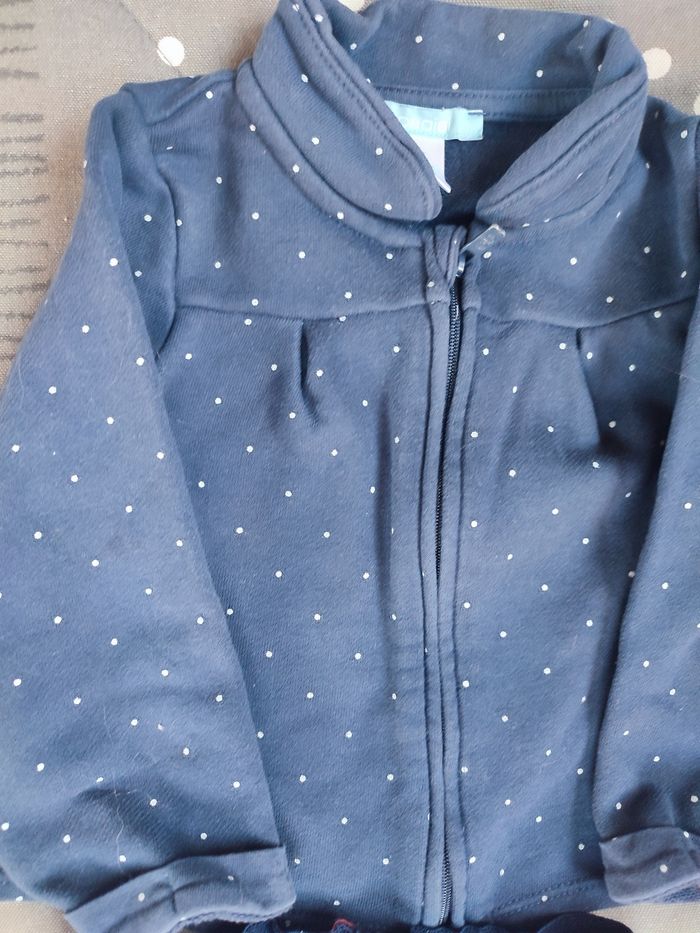 #kytie18moisfille. Un gilet manches longué un legging taille 18 mois - photo numéro 2