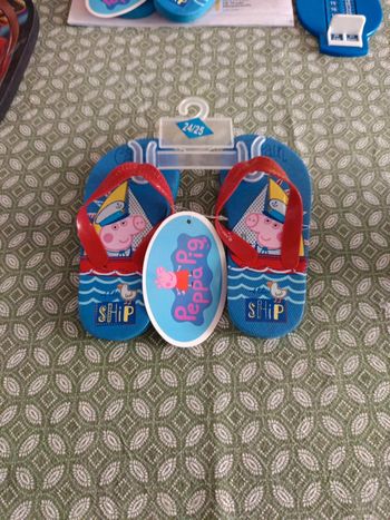 Paire de claquettes neuves Peppa pig taille 24/25
