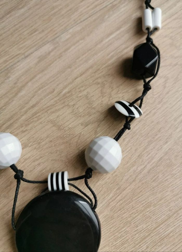 Collier grosses perles blanches noires - photo numéro 2