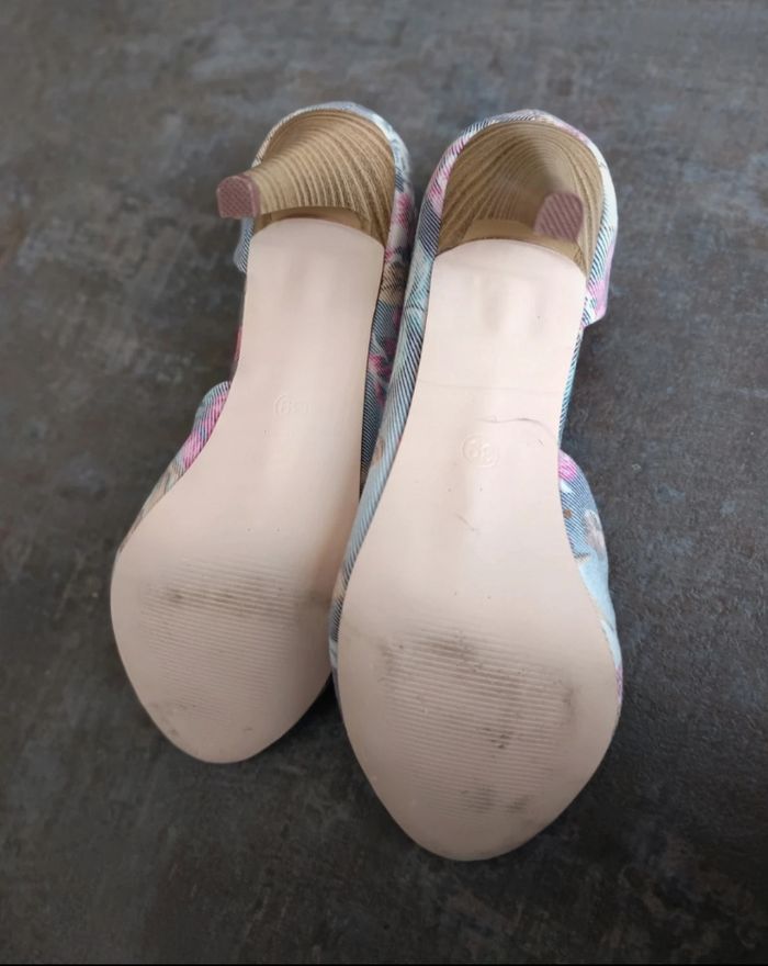 Chaussures à talons en toile fleurie pointure 39 - photo numéro 3