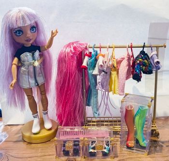 Rainbow high dressing