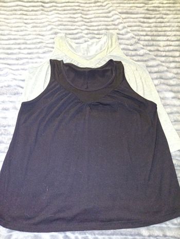 Débardeurs kaki et noir 3XL