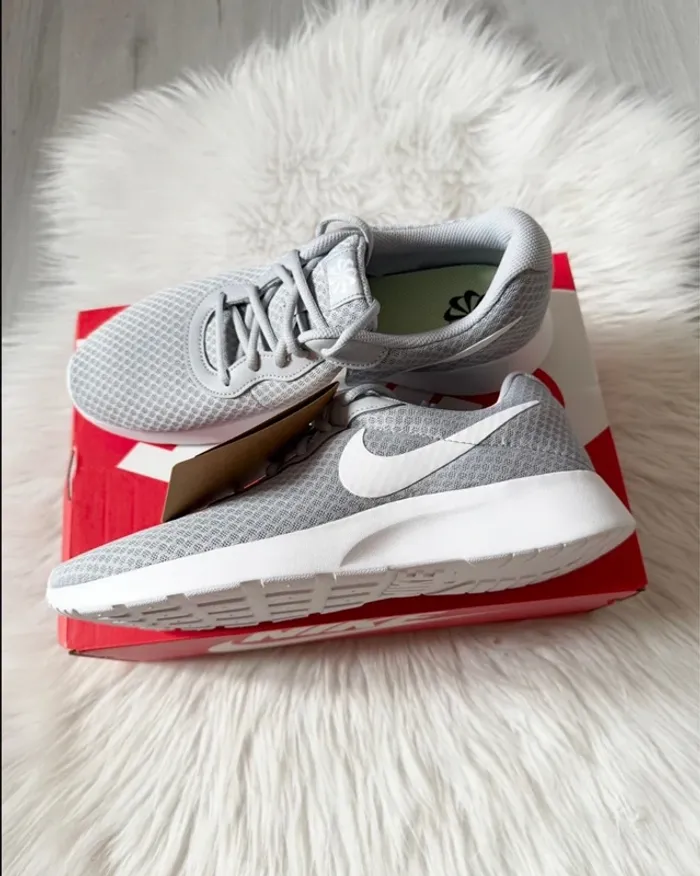 Nike Tanjun – Taille 44,5 – gris/blanc – Neuf avec étiquette - photo numéro 8