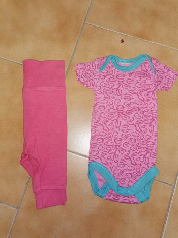 Ensemble Bodie +pantalon 1 mois