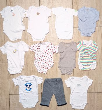 Lot de bodies bébé  taille 0 - 1 mois