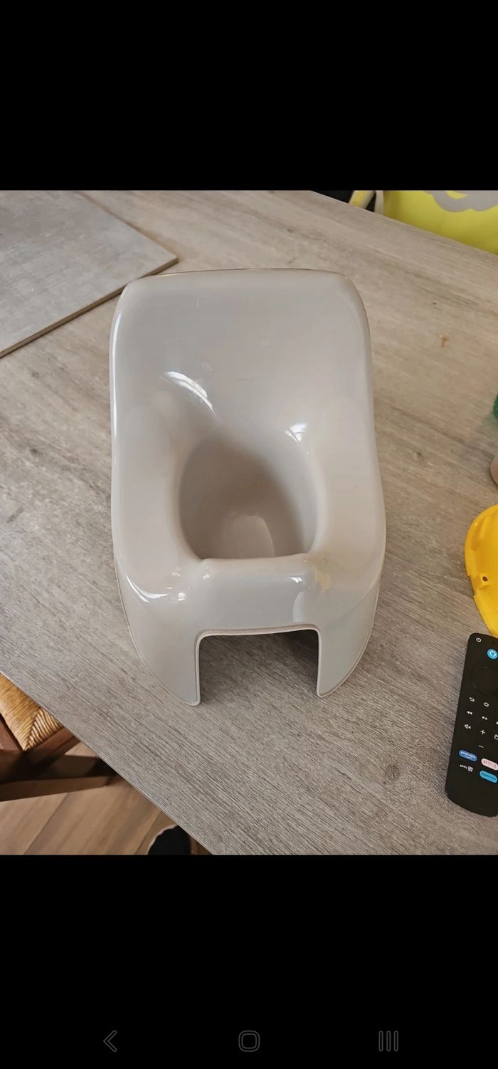 Pot de toilette