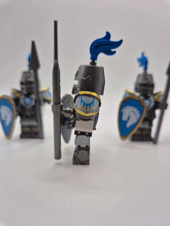 Figurines type lego 4 soldats chevaliers chevaux - photo numéro 3