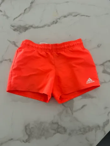 Short de bain Adidas taille 7/8 ans