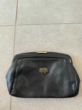 Pochette noire, bon état, 22*15cm