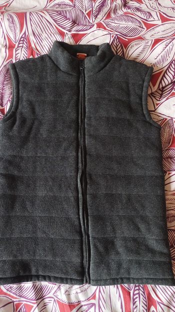 Jolie veste sans manches garçon (164 cm) neuve