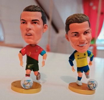 Lot de deux petites figurines foot neuves cristiano Ronaldo CR7 Al Nasr et Portugal