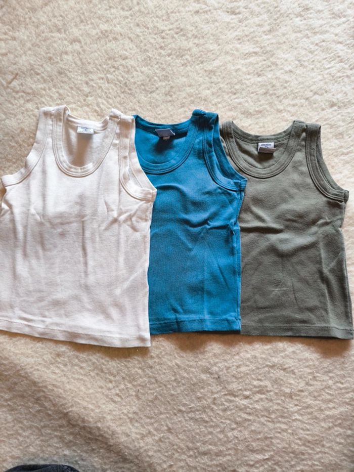 Lot de 3 débardeurs petit bateau 24 mois état neuf