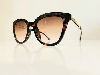 Lunette de soleil femme cats marron écaille verres transparents bras dorés uvprotection catégorie 2