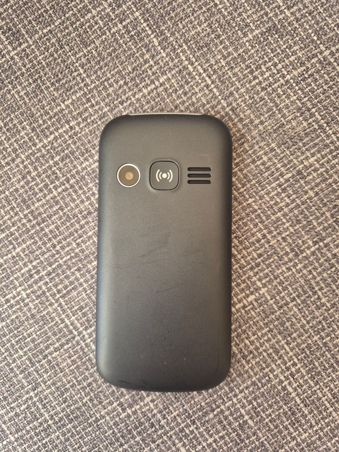 Téléphone factice type Doro – Accessoire / Déco / Jouet - photo numéro 2
