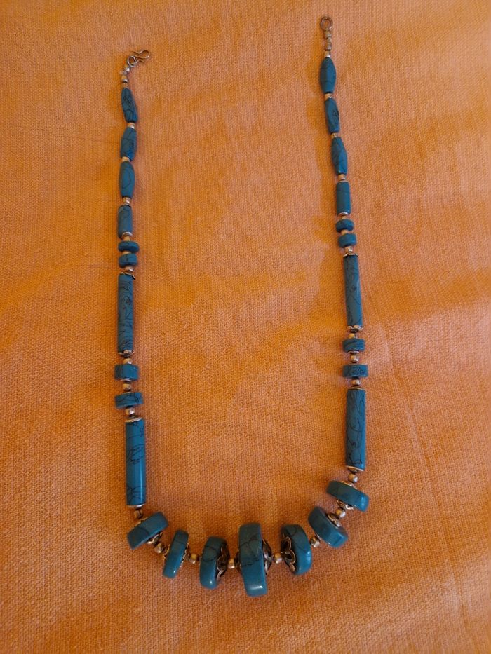 Colier en veritable pierre turquoise