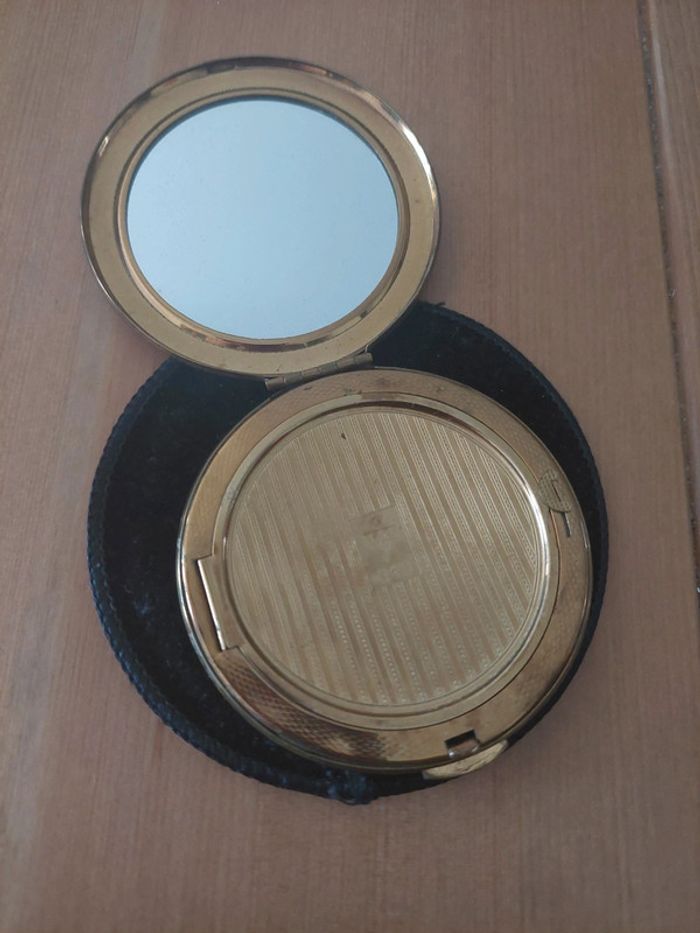 Poudrier miroir ancien doré de la marque KIGU années 1960