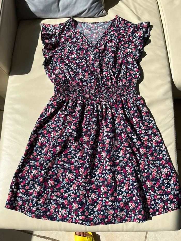 Jolie petite robe d été taille m pour 38 motif fleurit rose et noir taille élastique état neuf - photo numéro 6