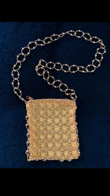 Pochette neuve doré en perles pour les fêtes