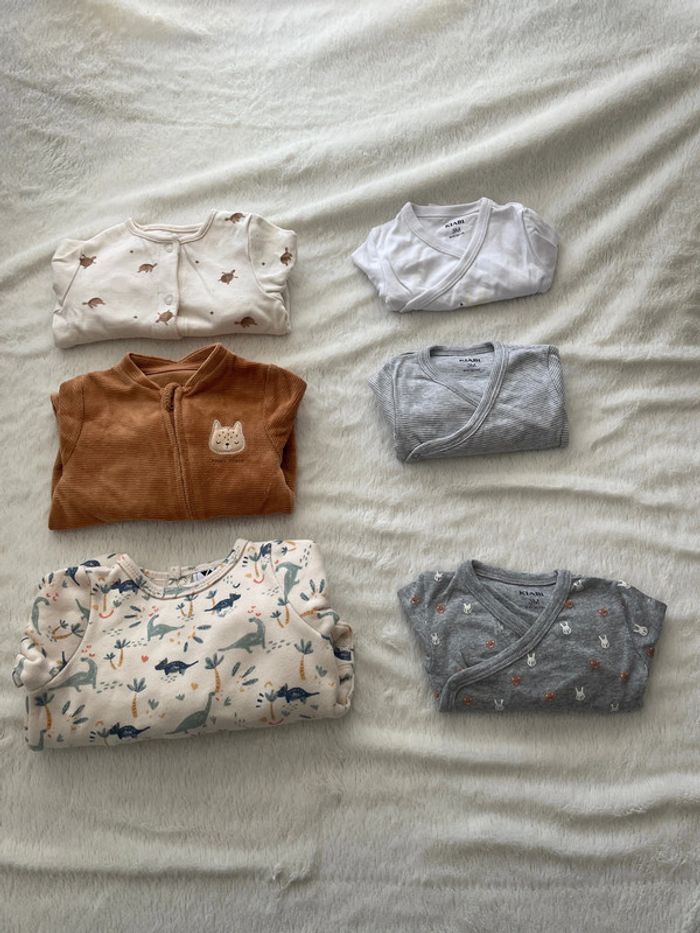 3 pyjamas + bodys manche longue