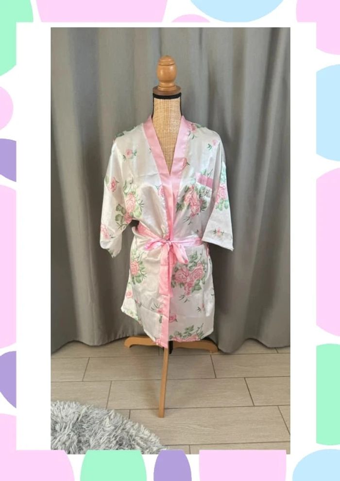 Kimono fleuri satiné 💐 | Taille unique