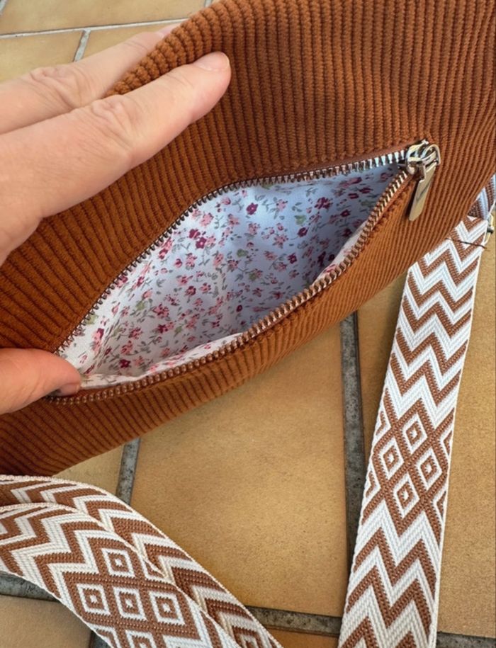 Sac banane en velours côtelé marron - photo numéro 7