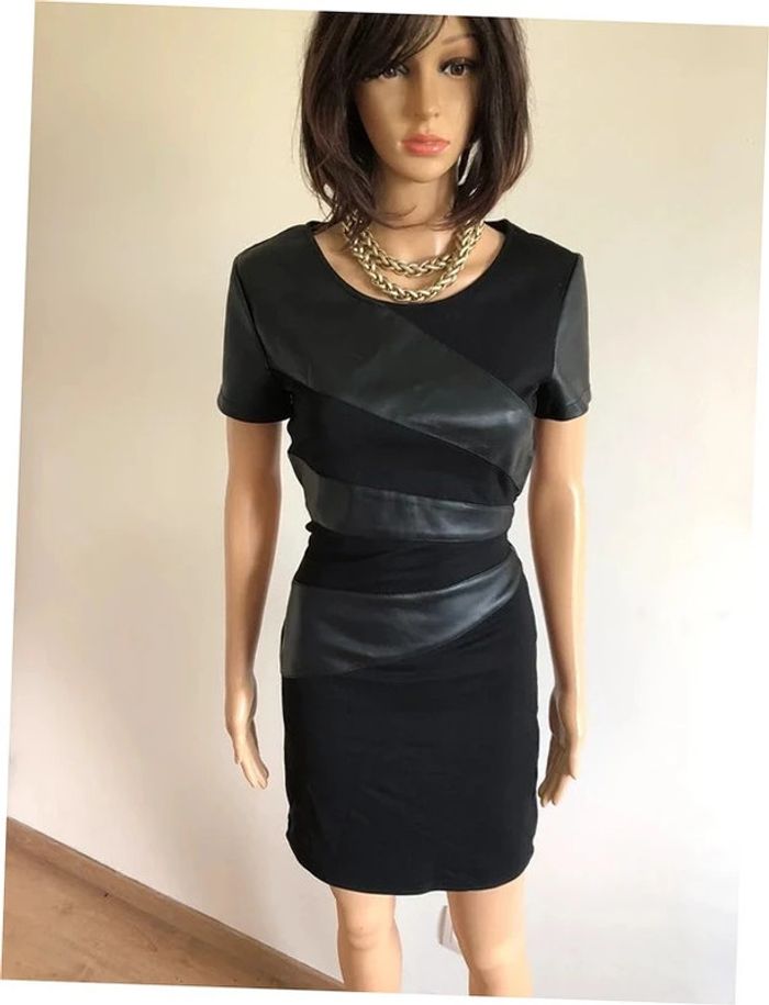Robe noire à manches courtes avec simili cuir Only taille 38 TBE (taille petit)