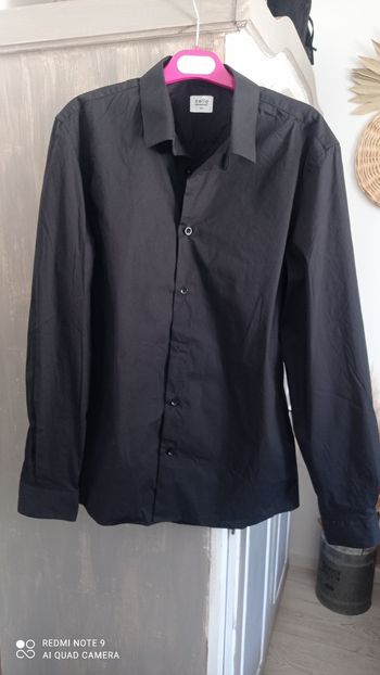 Chemise noire Celio Slim fit taille M très bon état.