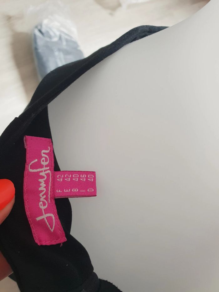 Jupe au dessus du genou - photo numéro 4