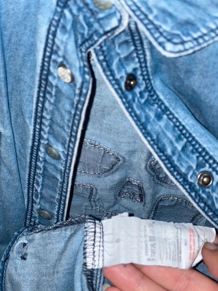 Superbe chemise en jean Ikks , tête de mort en très bon état - photo numéro 4