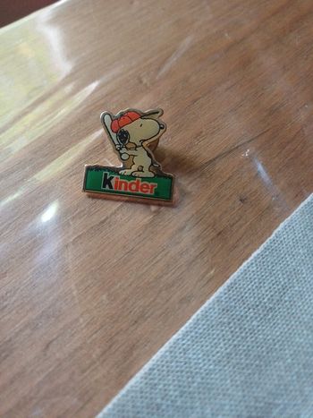 Pin's Kinder Snoopy