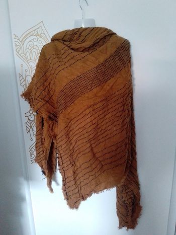 Très grand châle bohème marron et noir etam