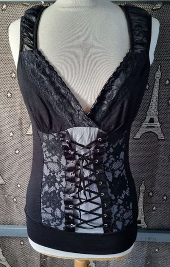 T-shirt col V style corset avec dentelle taille 38-40