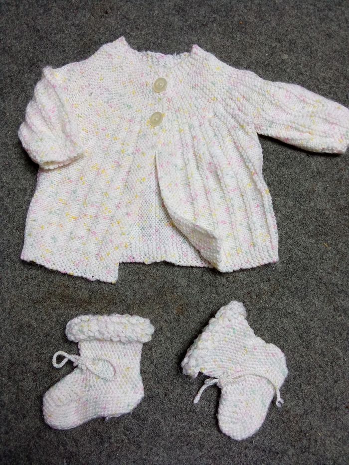Ensemble layette bébé tricoté main 3-6 mois - photo numéro 1