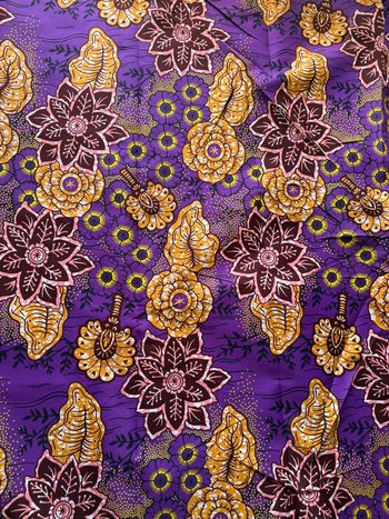 Coupon tissu wax violet à fleurs 